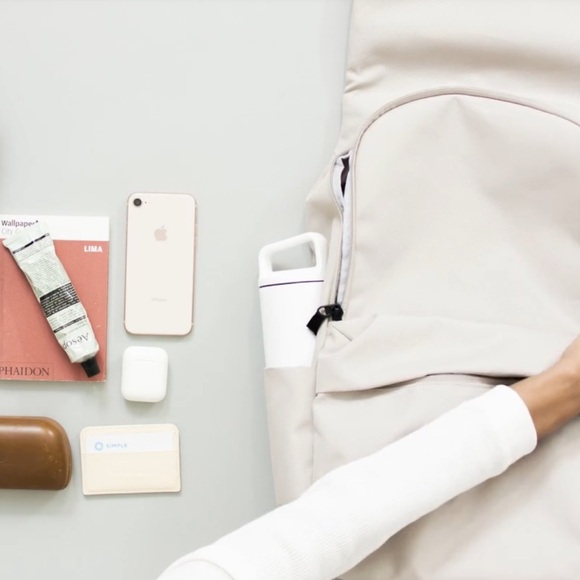 EVERLANE - The ReNew Transit Backpack - Picture 2 of 11